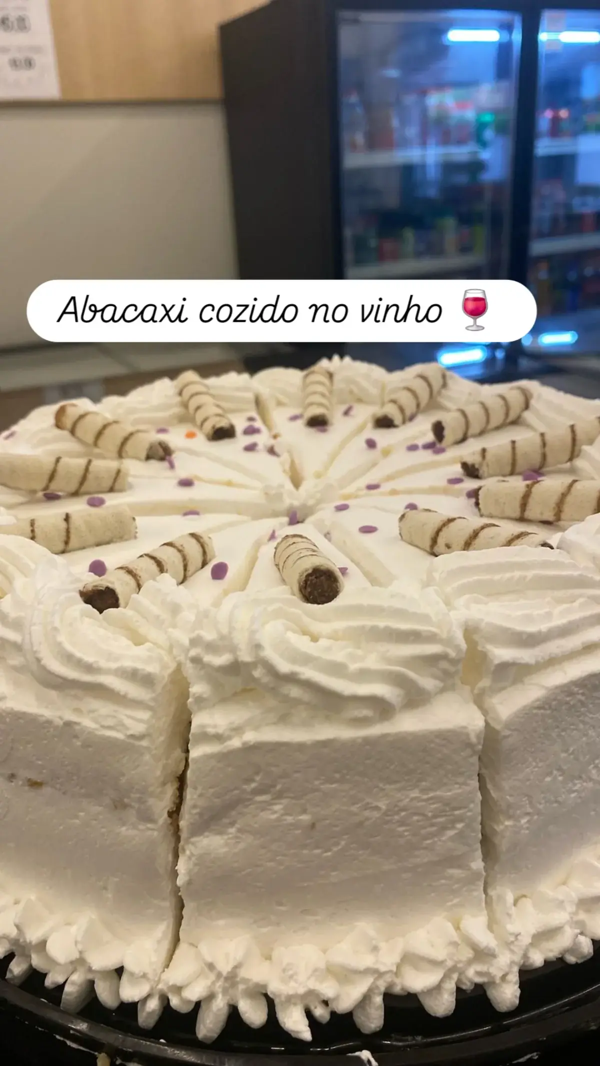Bolo de abacaxi cozido no vinho, receita de inspiração italiana